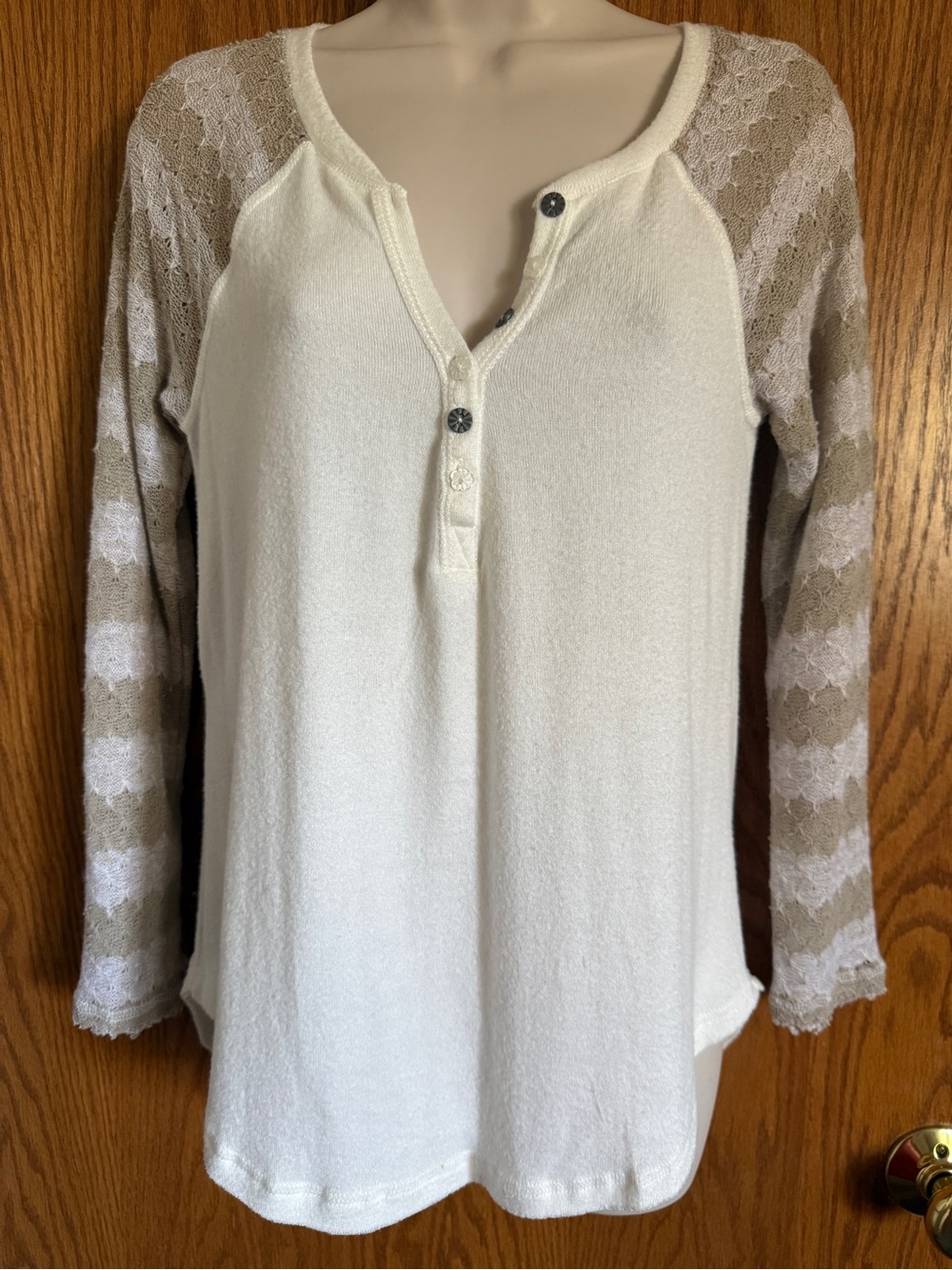 American Rag Ivory Henley Top Khaki Raglan Crochet Lace Sleeves Women Jr's Sz S